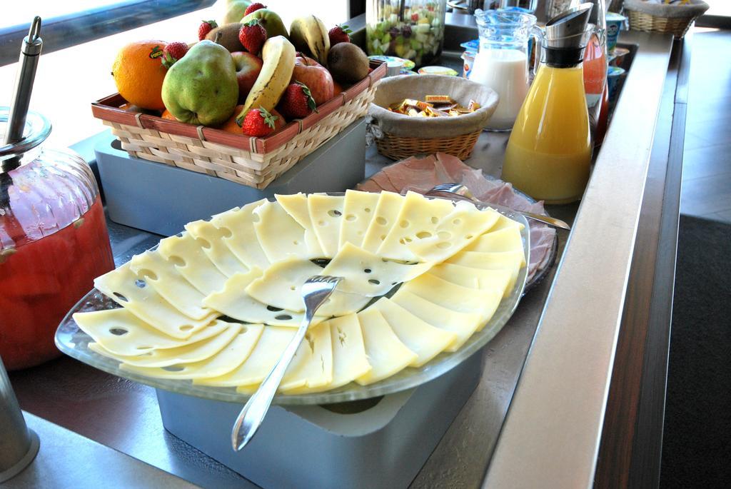 Hotel De Loire Et Restaurant Les Bateliers Trélazé Dış mekan fotoğraf