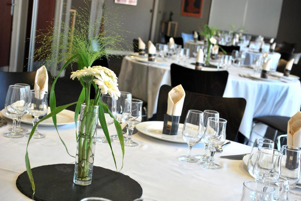 Hotel De Loire Et Restaurant Les Bateliers Trélazé Dış mekan fotoğraf