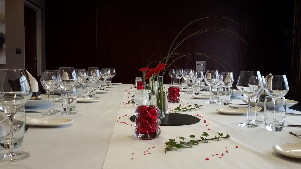 Hotel De Loire Et Restaurant Les Bateliers Trélazé Dış mekan fotoğraf